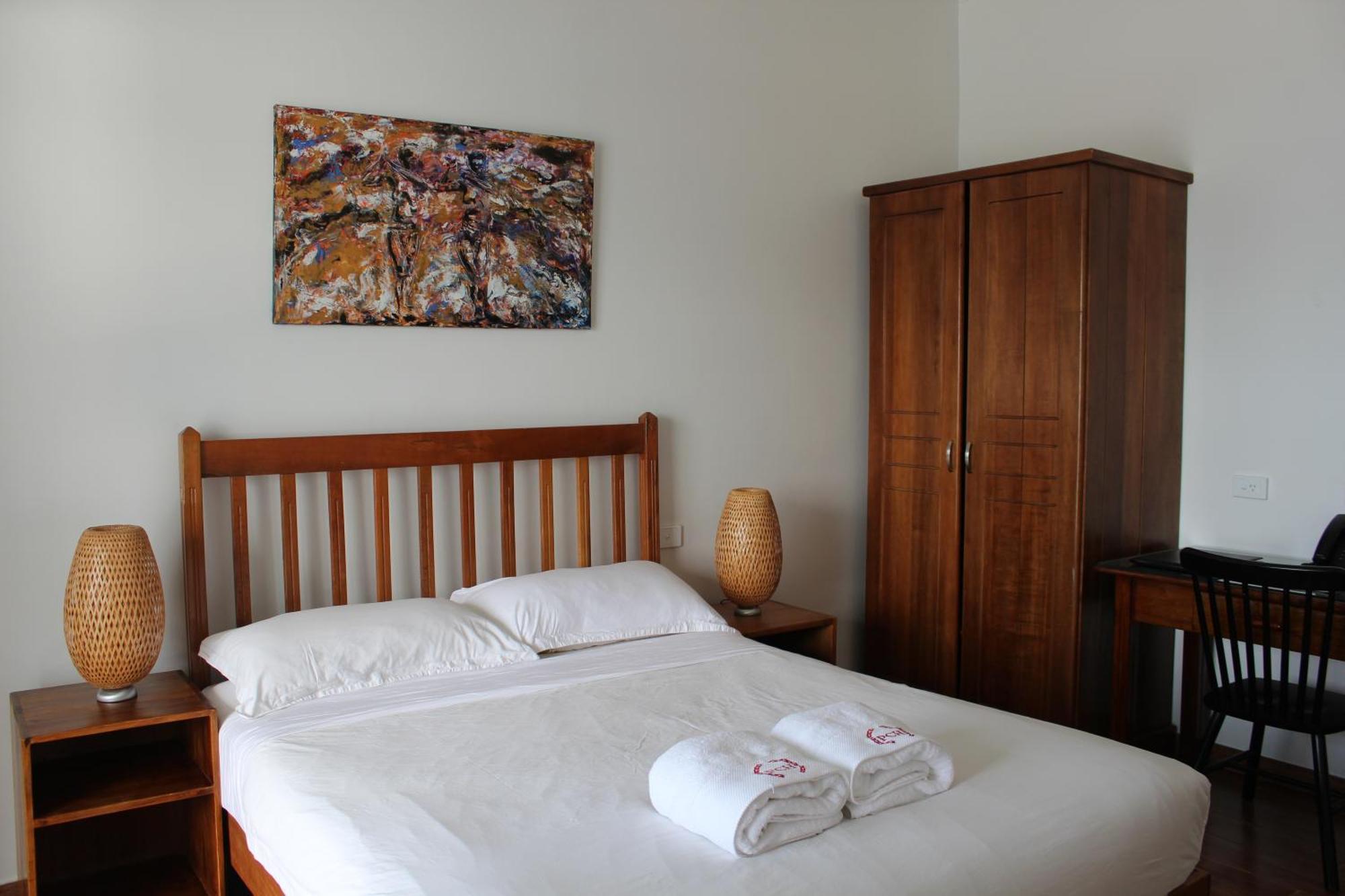 Pacific Crown Hotel โฮนีอารา ภายนอก รูปภาพ