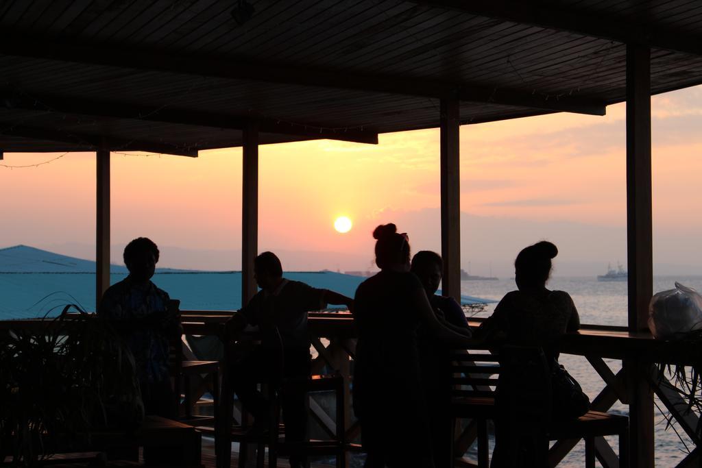 Pacific Crown Hotel โฮนีอารา ภายนอก รูปภาพ