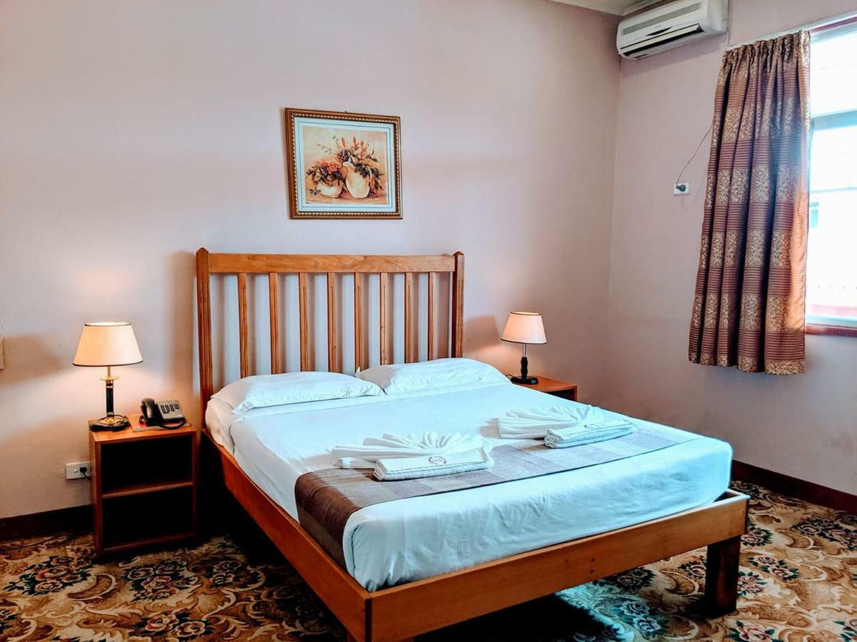 Pacific Crown Hotel โฮนีอารา ภายนอก รูปภาพ